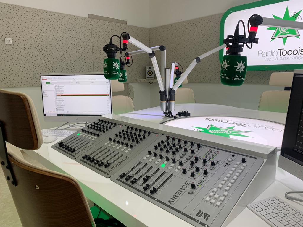 Instalación profesional de estudio de radio
