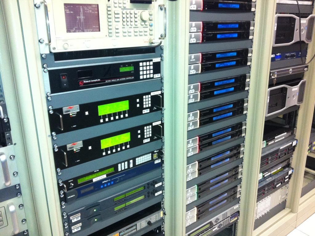 Equipos técnicos de emisión en rack